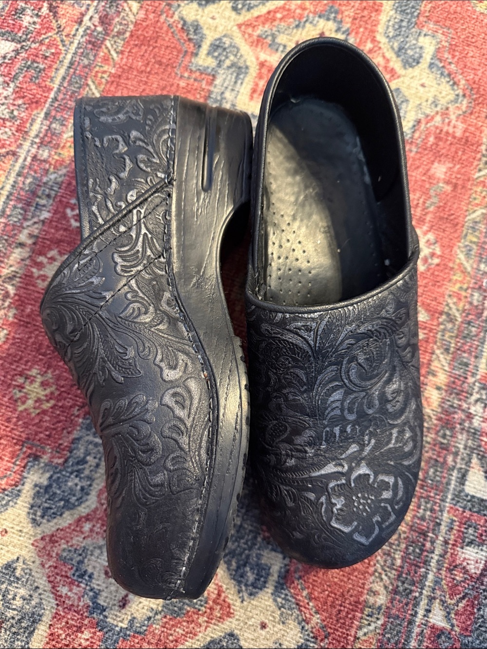 Sanita professional embossed black clog